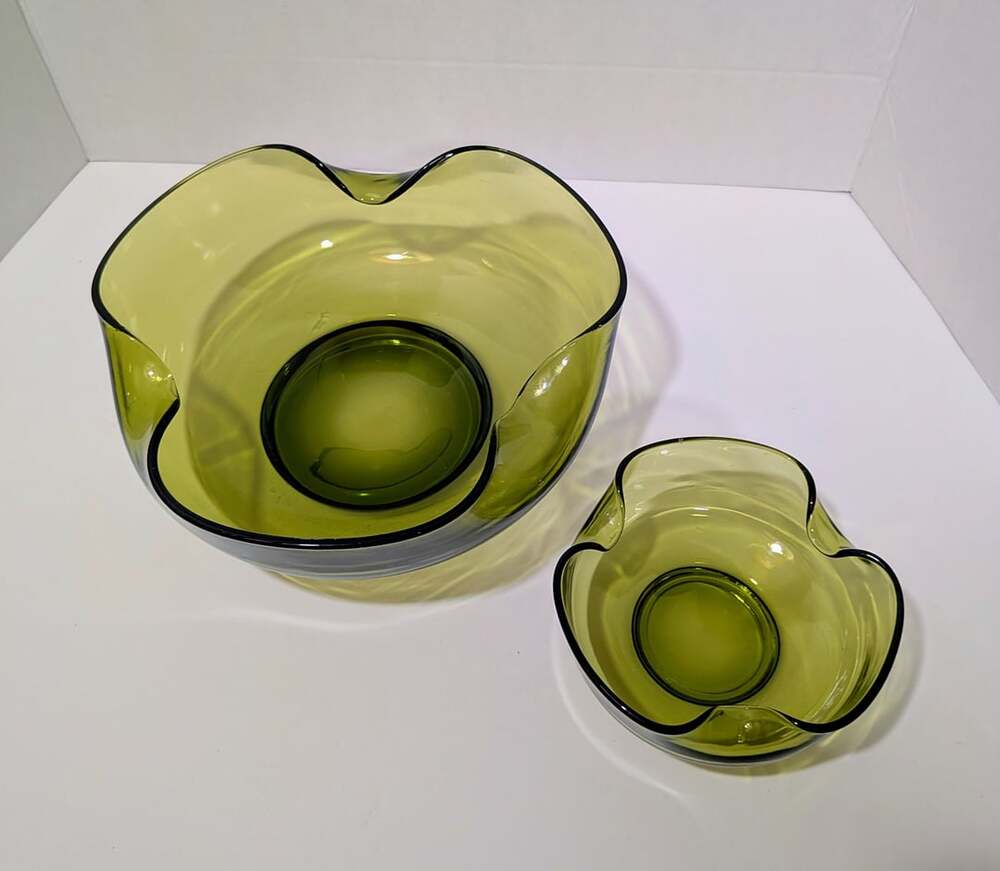 RETRO Bowl SET OF 2 Vintage MCM Anchor Hocking Chip & Dip GREEN Glass 9" and 5"